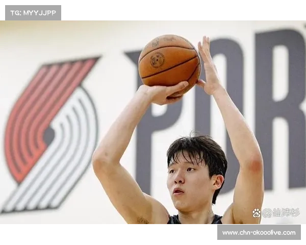 中国球员杨瀚森新秀赛高效砍下10分，展现内线潜力